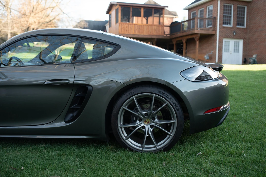 2021 Porsche 718 Cayman - Image 27 of 31