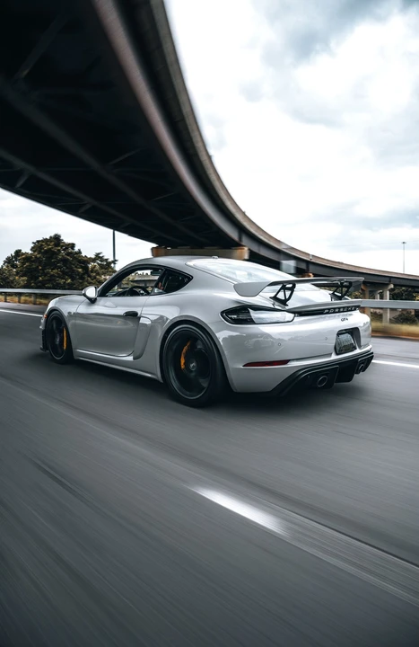 2021 Porsche 718 Cayman GT4 - Image 7 of 18
