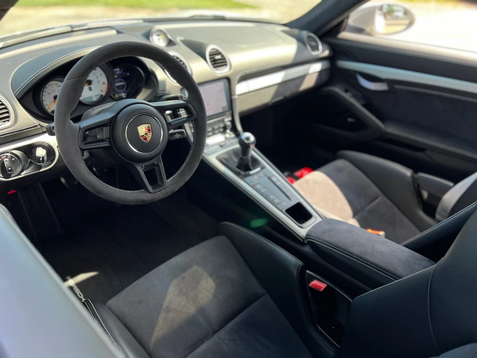 2021 Porsche 718 Cayman GT4 - Image 14 of 18