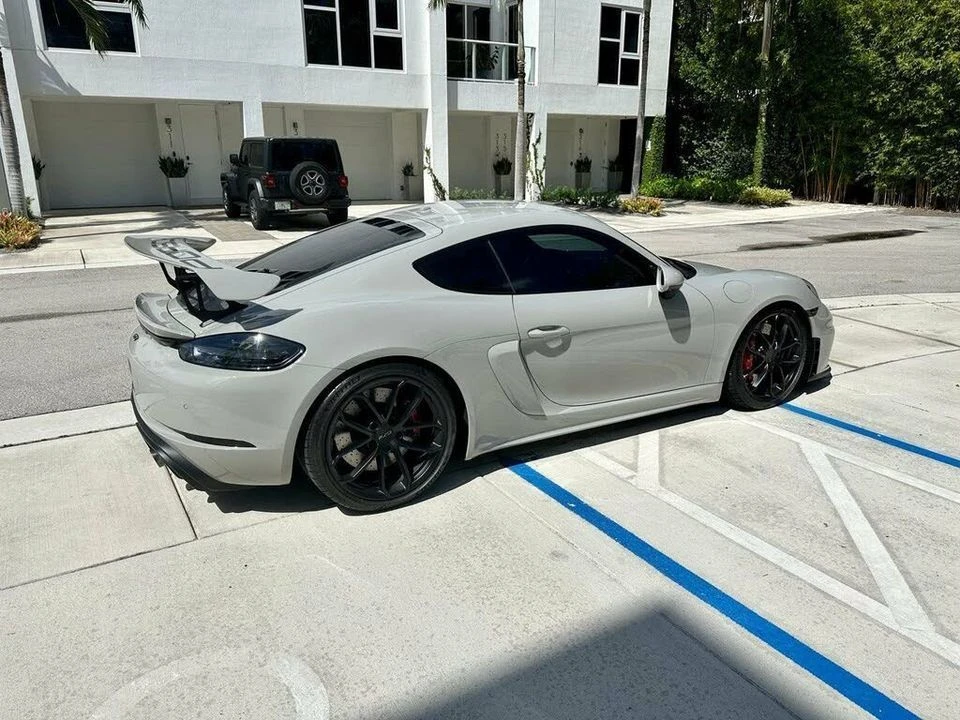 2021 Porsche 718 Cayman GT4 - Image 10 of 13