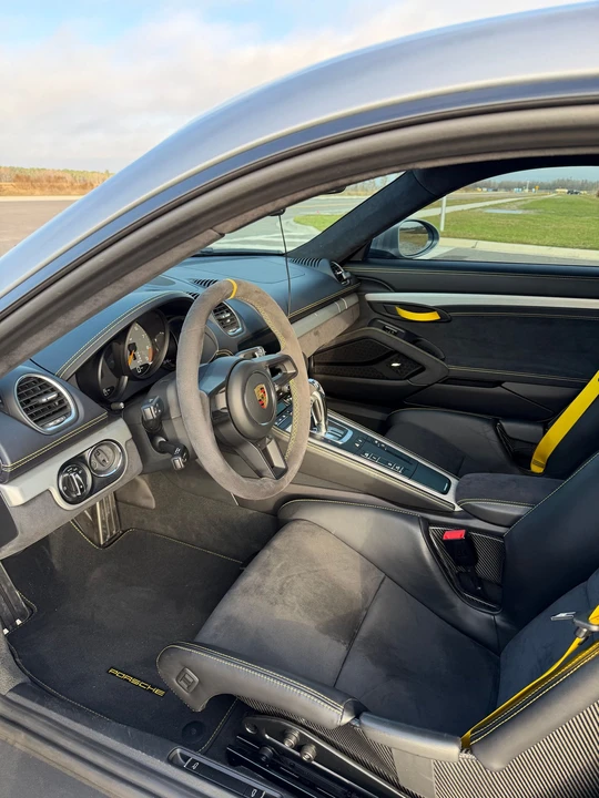 2021 Porsche 718 Cayman - Image 9 of 12