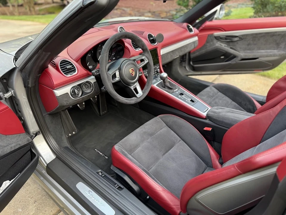 2021 Porsche 718 Boxster Spyder - Image 13 of 31