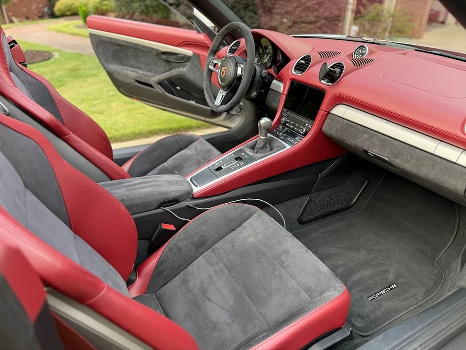 2021 Porsche 718 Boxster Spyder - Image 14 of 31