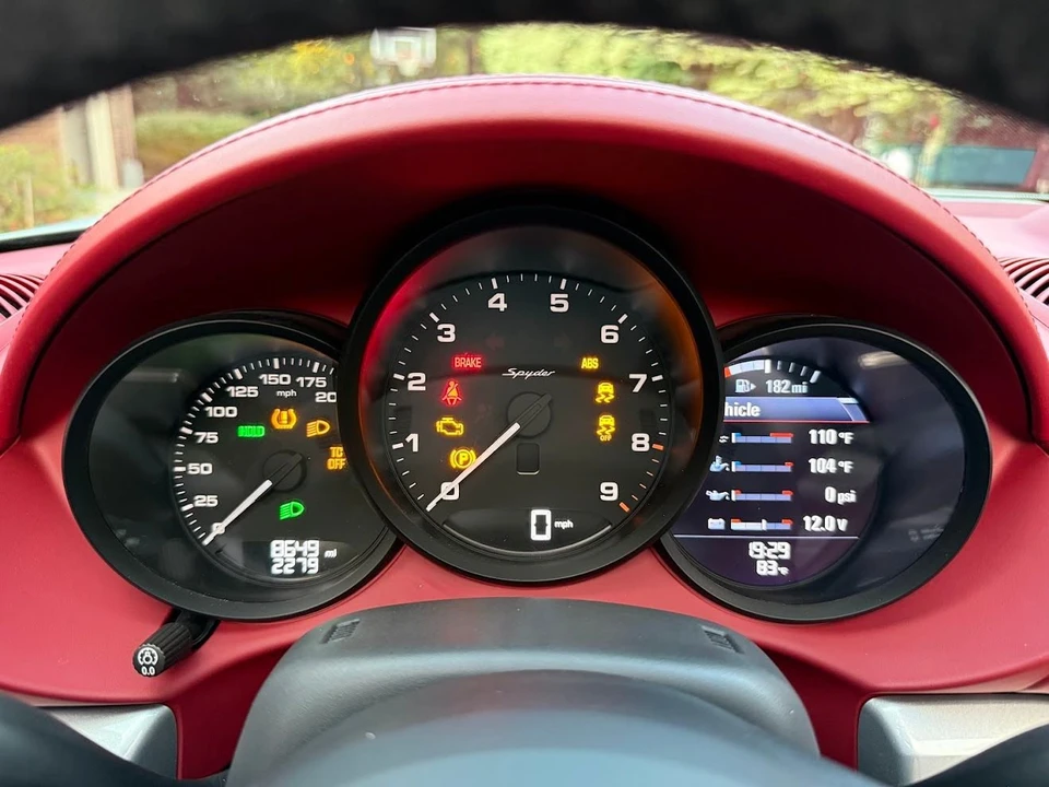 2021 Porsche 718 Boxster Spyder - Image 28 of 31