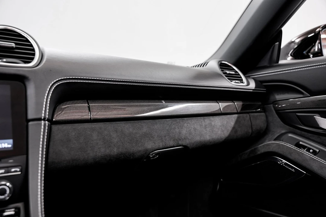2021 Porsche - Image 18 of 31