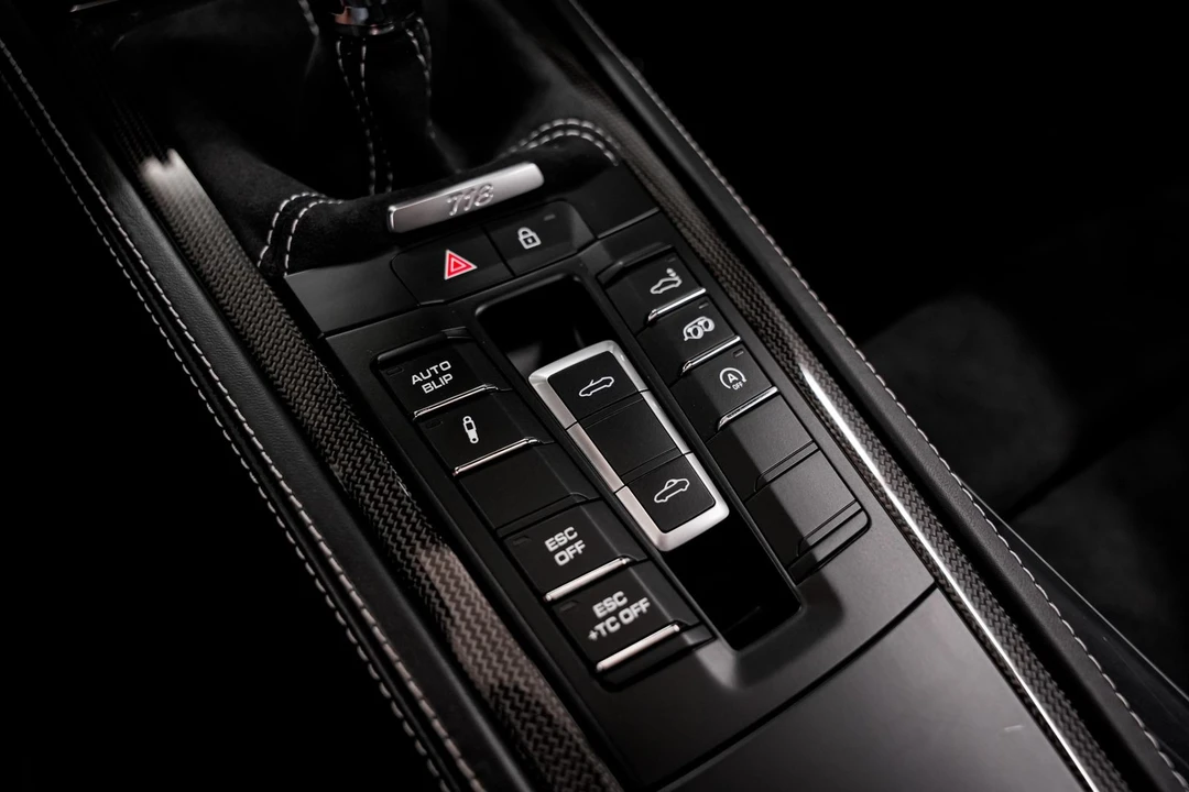 2021 Porsche - Image 17 of 31