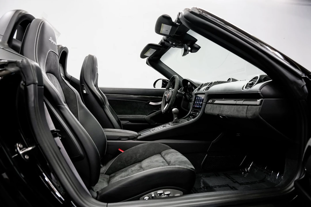 2021 Porsche - Image 28 of 31
