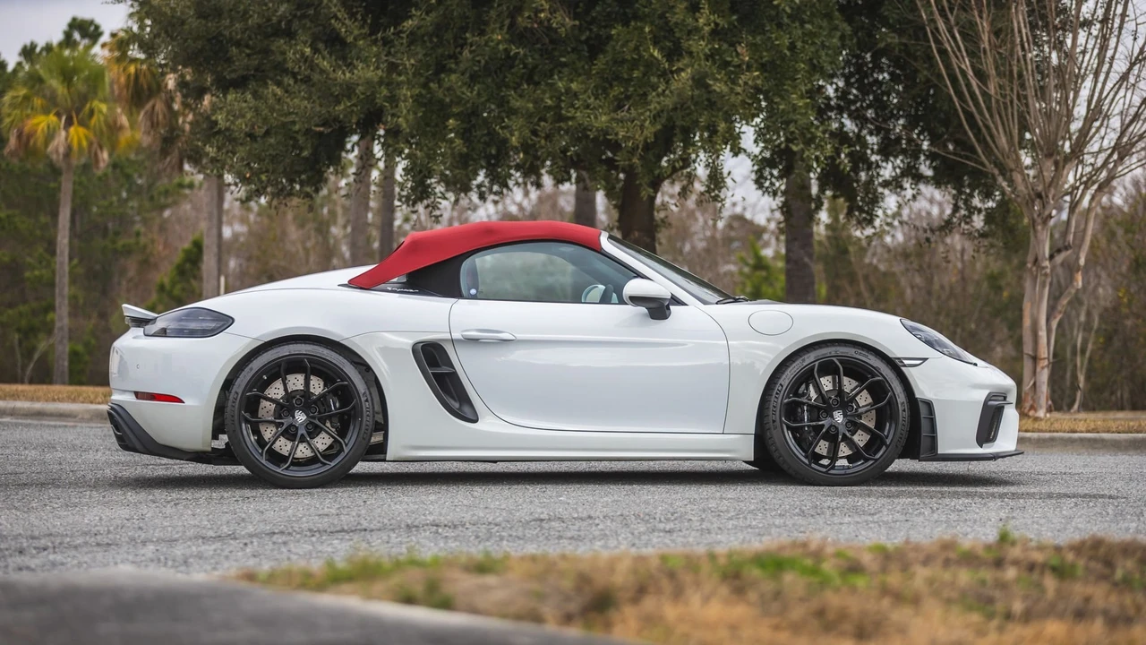 2021 Porsche 718 Boxster Spyder - Image 18 of 31