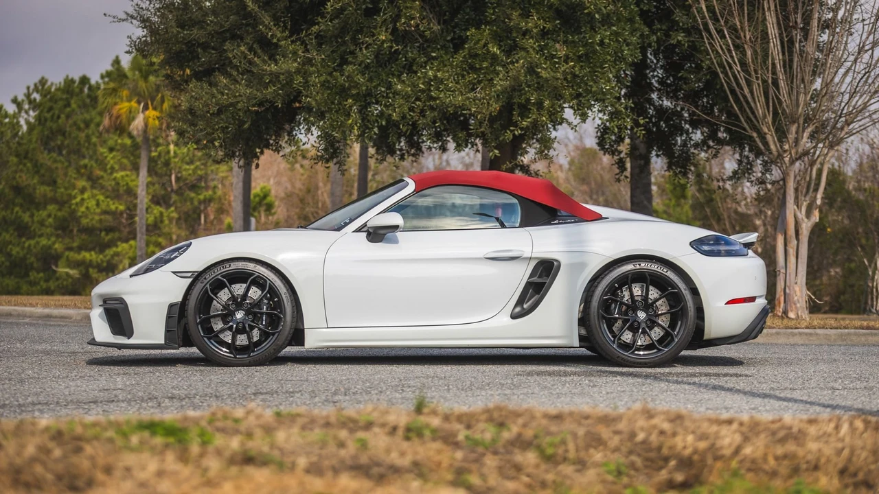 2021 Porsche 718 Boxster Spyder - Image 15 of 31