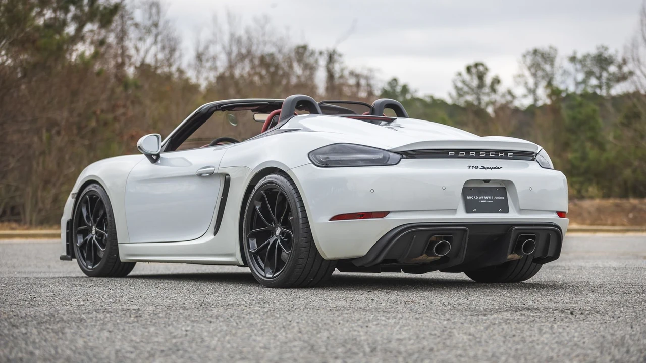 2021 Porsche 718 Boxster Spyder - Image 7 of 31
