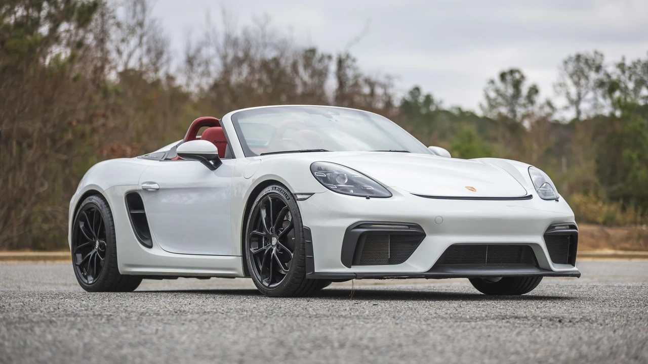 2021 Porsche 718 Boxster Spyder - Image 13 of 31