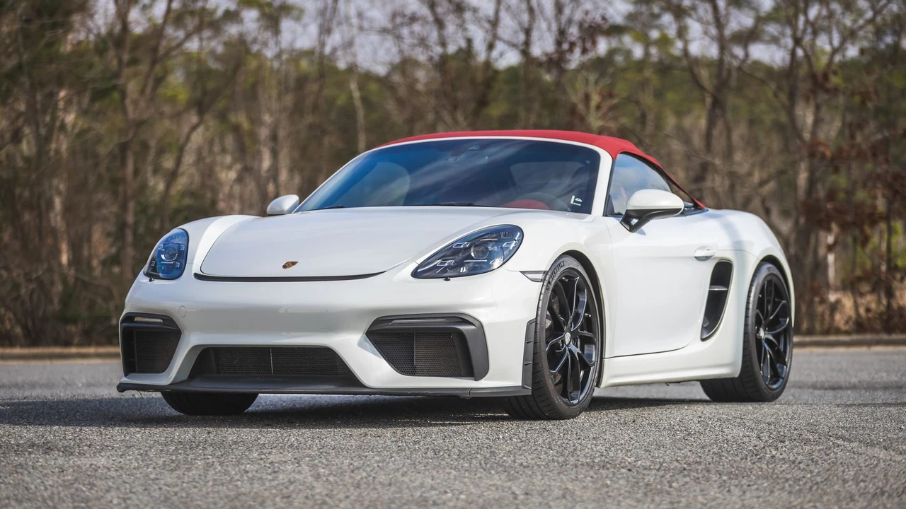 2021 Porsche 718 Boxster Spyder - Image 16 of 31