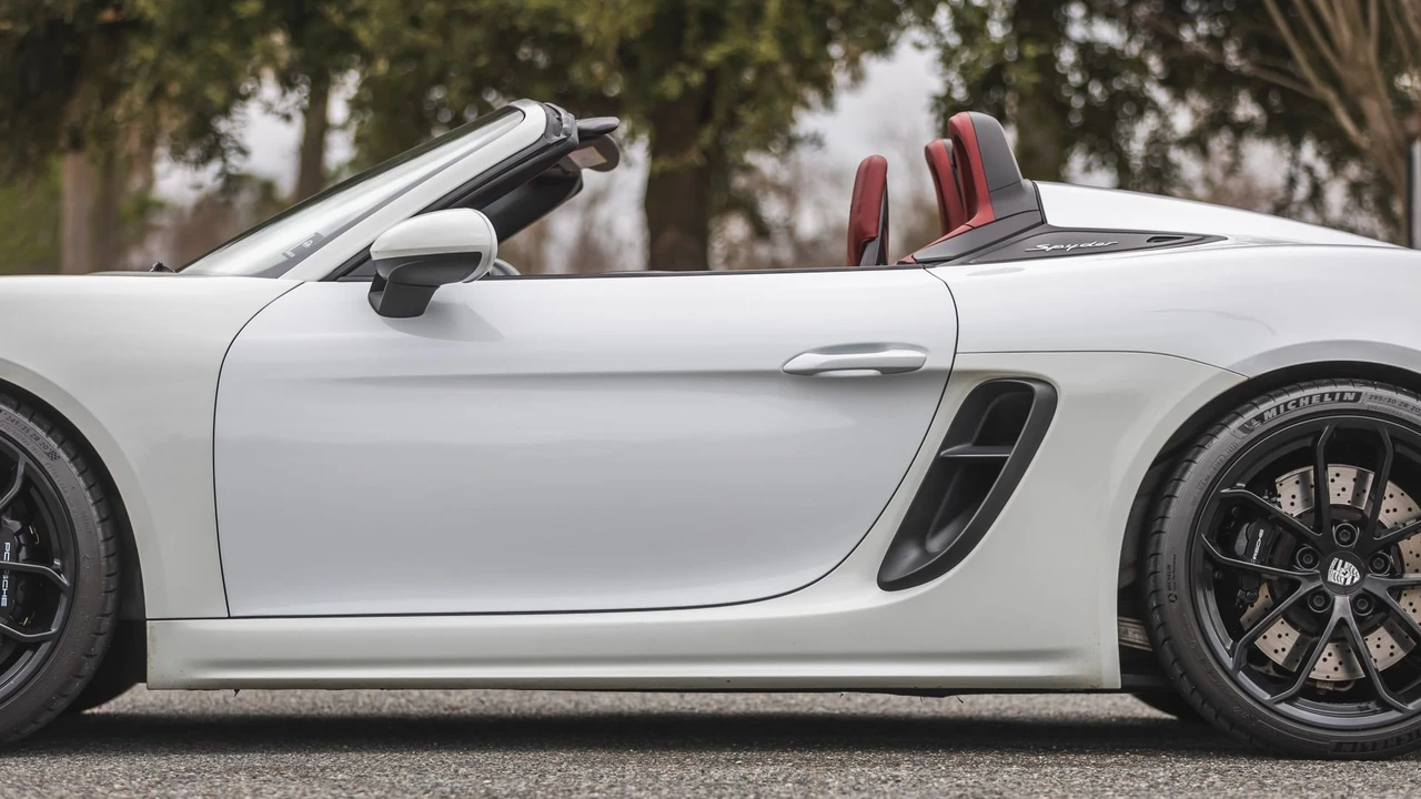 2021 Porsche 718 Boxster Spyder - Image 29 of 31