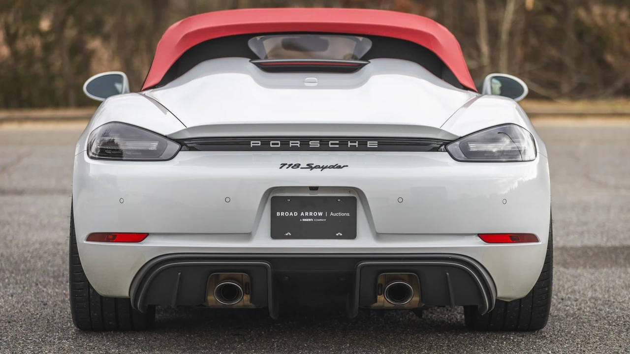 2021 Porsche 718 Boxster Spyder - Image 22 of 31