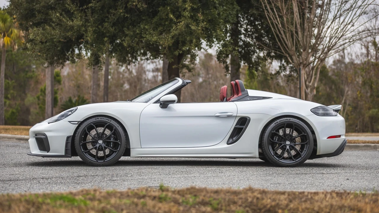 2021 Porsche 718 Boxster Spyder - Image 12 of 31