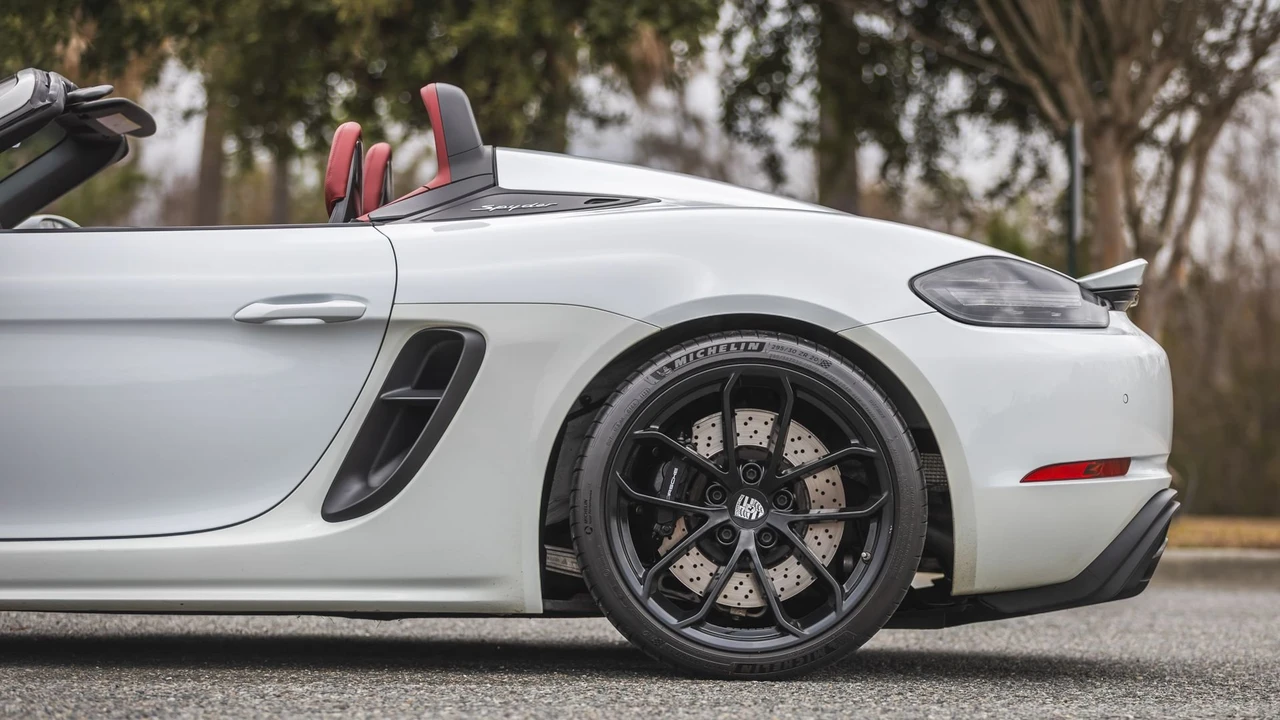 2021 Porsche 718 Boxster Spyder - Image 28 of 31