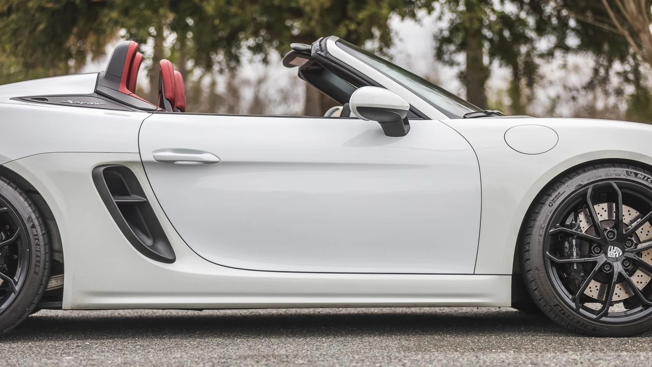 2021 Porsche 718 Boxster Spyder - Image 26 of 31