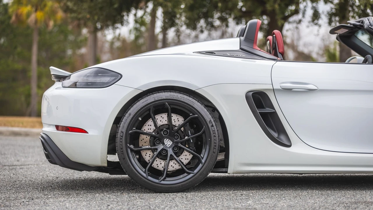 2021 Porsche 718 Boxster Spyder - Image 27 of 31