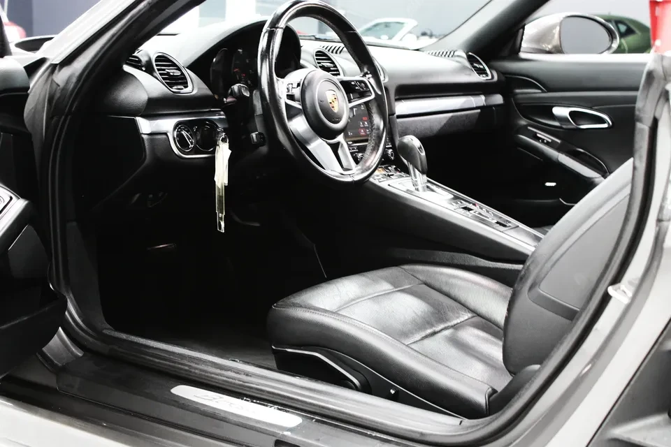 2021 Porsche 718 Boxster - Image 10 of 20