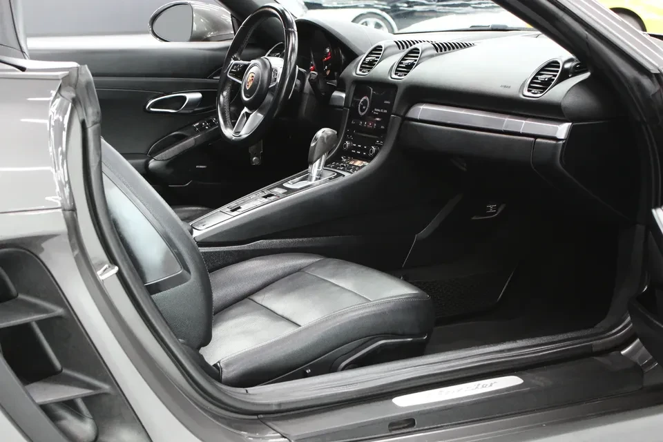 2021 Porsche 718 Boxster - Image 9 of 20
