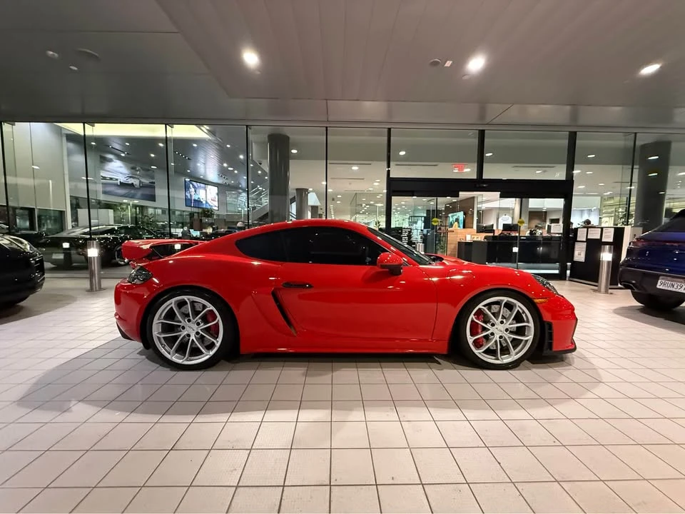 2021 Porsche 718 Cayman GT4 - Image 4 of 9