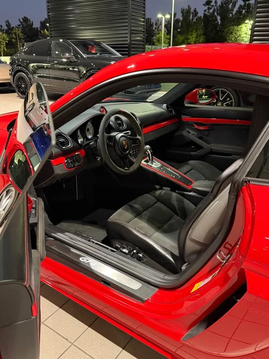 2021 Porsche 718 Cayman GT4 - Image 8 of 9