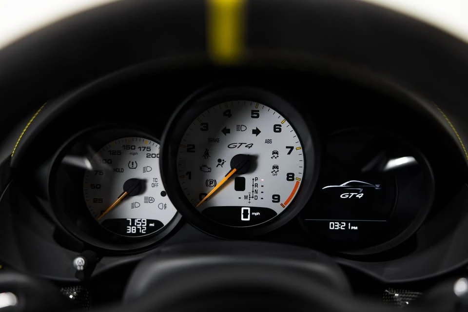 2021 Porsche 718 Cayman GT4 - Image 15 of 20