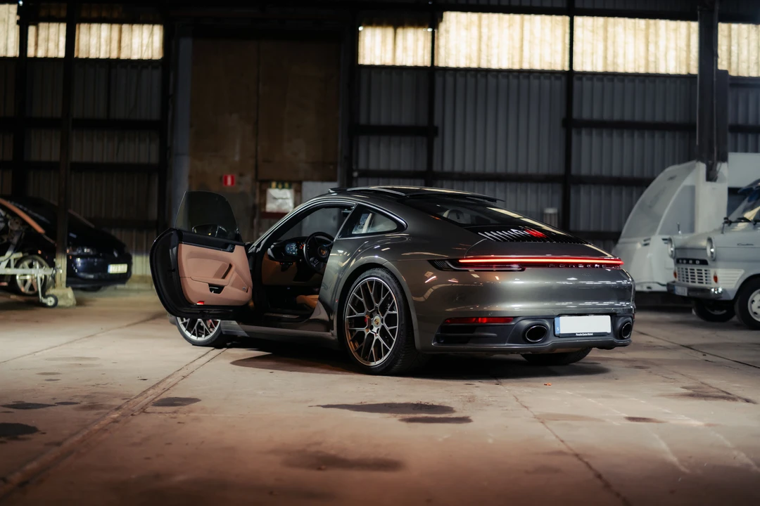 2021 Porsche 992 Carrera S - Image 18 of 31