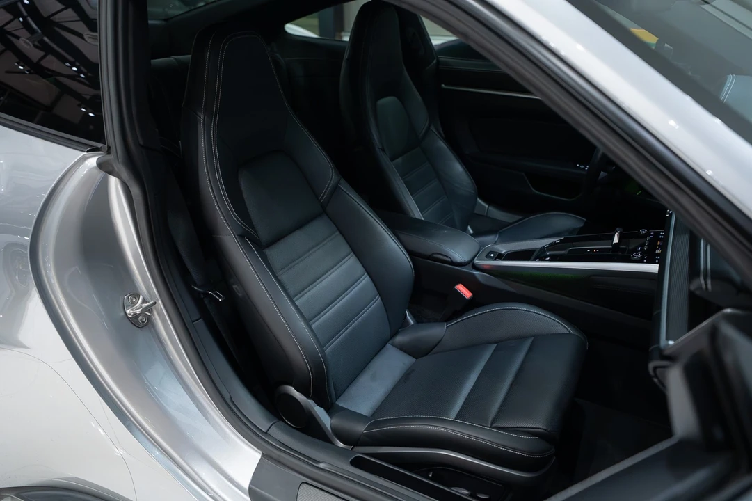 2021 Porsche 992 Carrera 4S - Image 25 of 31