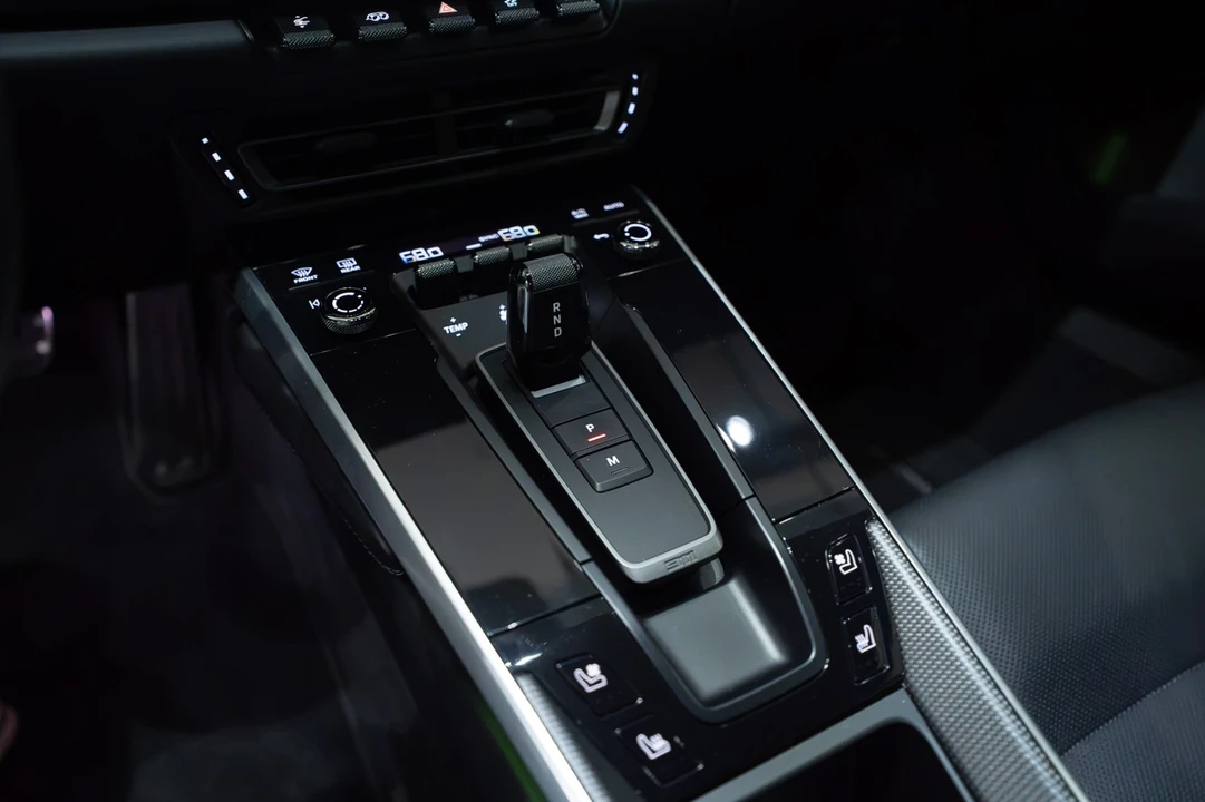 2021 Porsche 992 Carrera 4S - Image 19 of 31