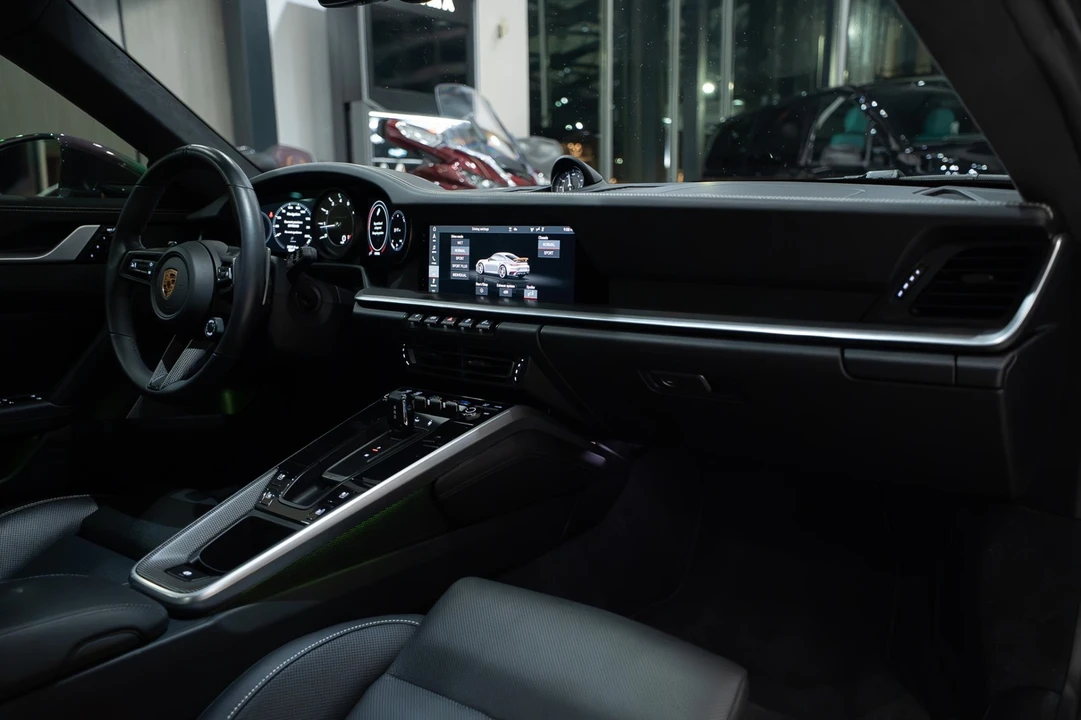 2021 Porsche 992 Carrera 4S - Image 27 of 31