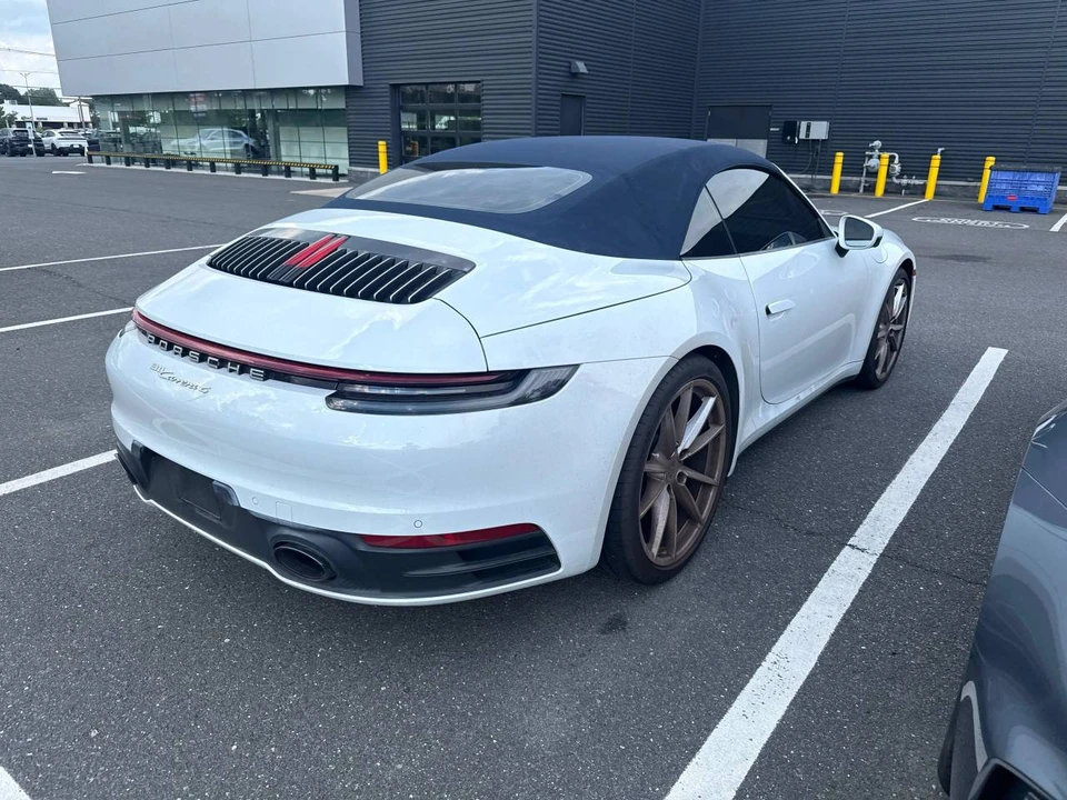 2021 Porsche 992 Carrera 4 - Image 3 of 5