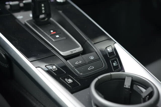 2021 Porsche 992 Carrera 4 - Image 21 of 31