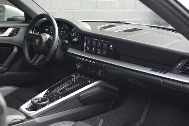 2021 Porsche 992 Carrera 4 - Image 27 of 31