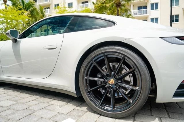 2021 Porsche 992 Carrera 4 - Image 17 of 31