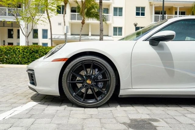 2021 Porsche 992 Carrera 4 - Image 13 of 31
