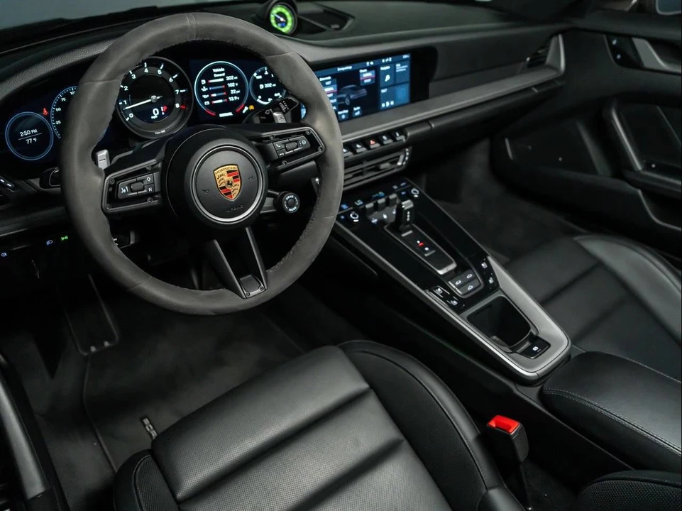 2021 Porsche 992 Carrera 4 - Image 4 of 5