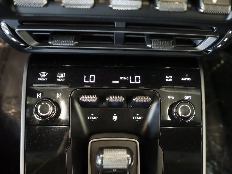 2021 Porsche 992 Carrera 4S - Image 25 of 31