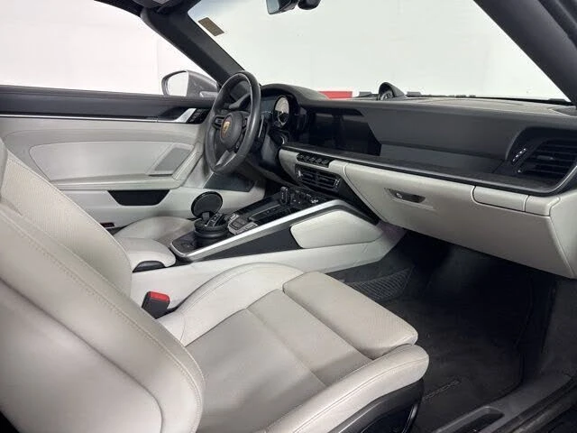2021 Porsche 992 Carrera 4S - Image 22 of 31