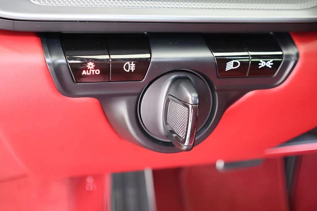 2021 Porsche 992 Carrera 4S - Image 19 of 31