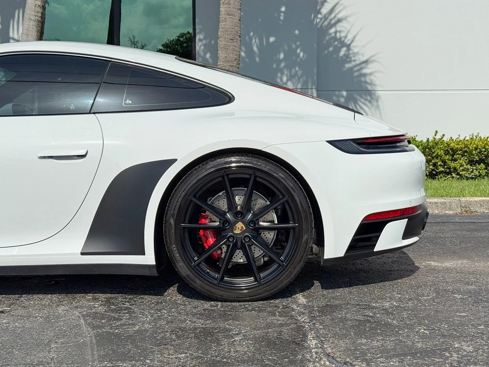 2021 Porsche 992 Carrera 4S - Image 12 of 31