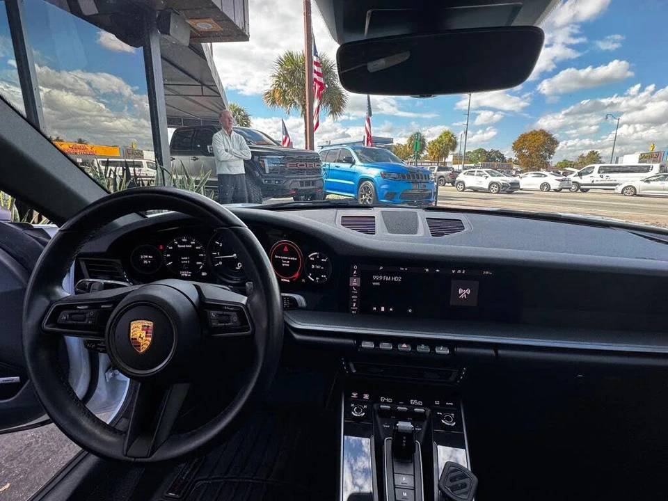 2021 Porsche 992 Carrera - Image 17 of 24