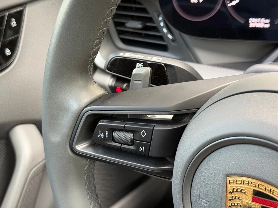 2021 Porsche 992 Carrera - Image 28 of 31