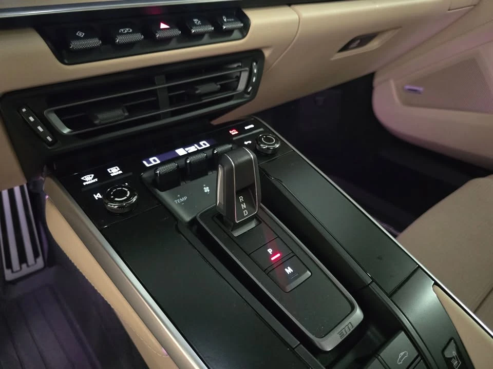 2021 Porsche 992 Targa 4 & 4S - Image 15 of 20