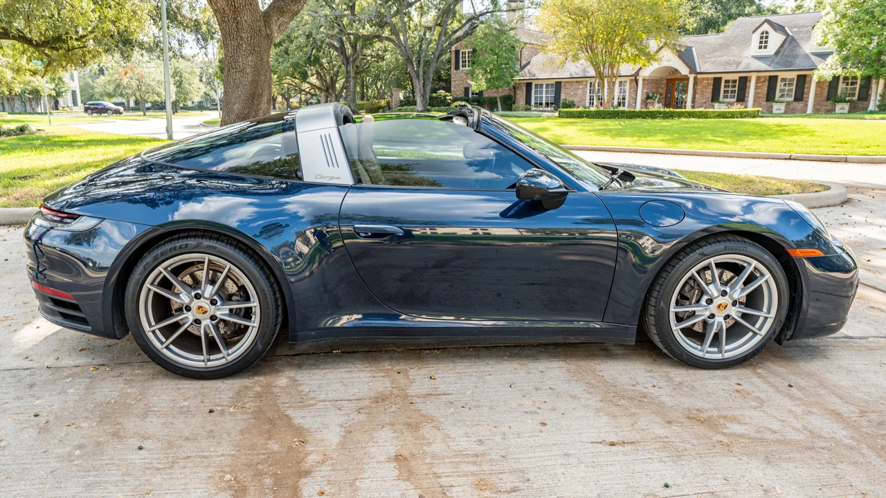 2021 Porsche 992 Targa 4 & 4S - Image 11 of 31