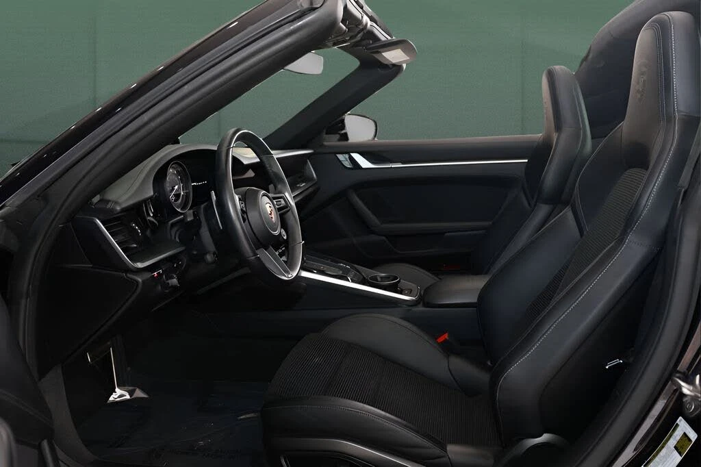 2021 Porsche 992 Targa 4 & 4S - Image 11 of 31