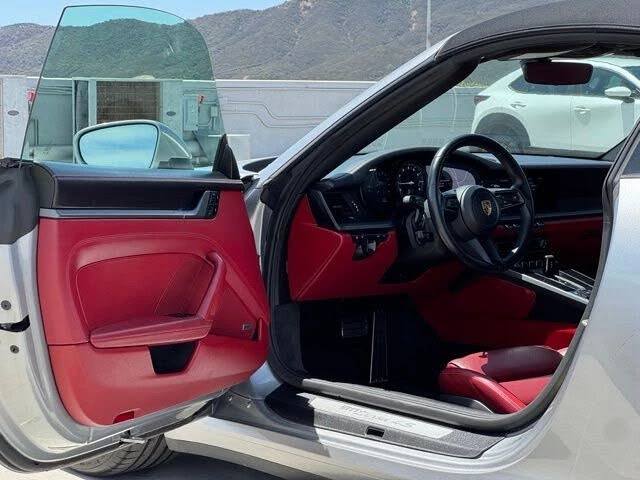 2021 Porsche 992 Targa 4 & 4S - Image 9 of 31