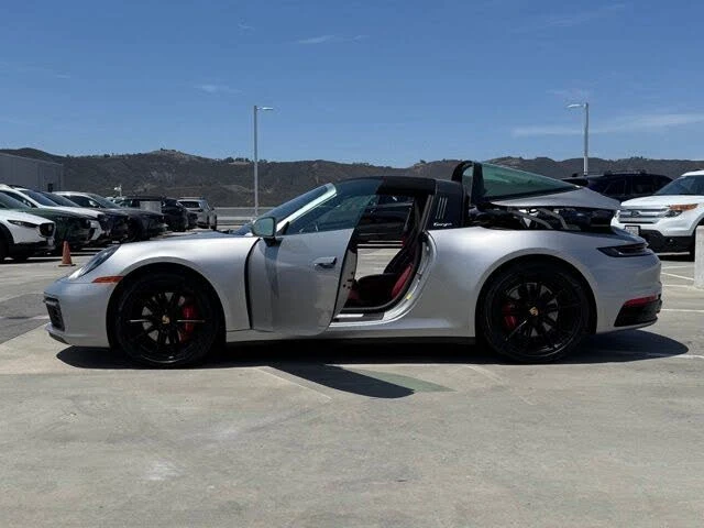 2021 Porsche 992 Targa 4 & 4S - Image 28 of 31