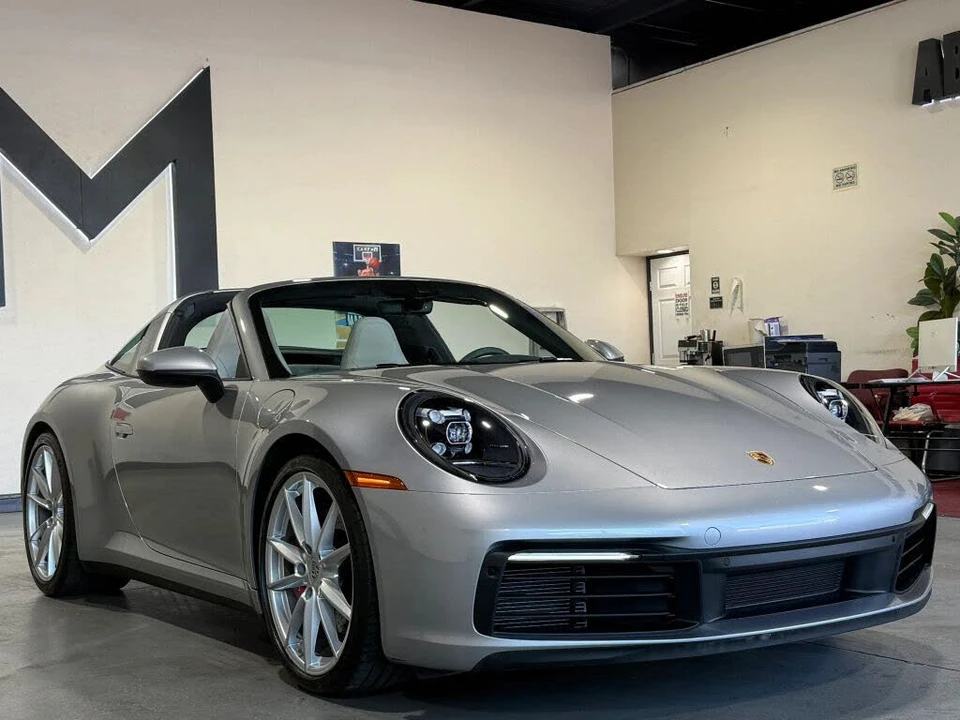 2021 Porsche 992 Targa 4 & 4S - Image 10 of 31