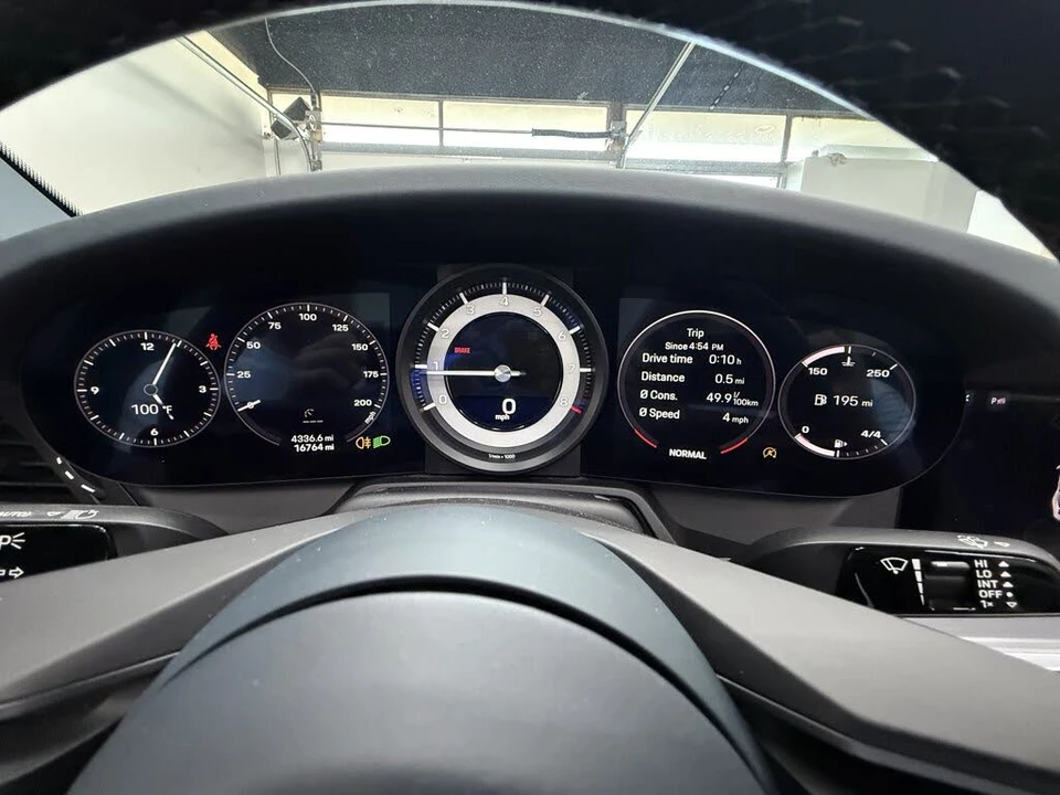 2021 Porsche 992 Targa 4 & 4S - Image 15 of 31